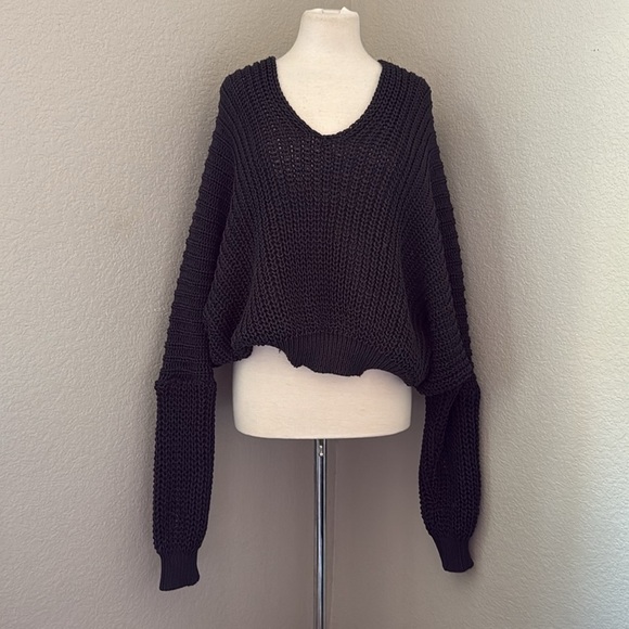Vici Black V-Neck Chunky Knit Sweater - Picture 2 of 7